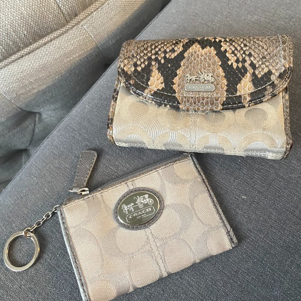 Millenial Vintage Coach wallet and change purse